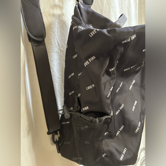 Victoria’s Secret Pink Duffle Bag. - Picture 3 of 4